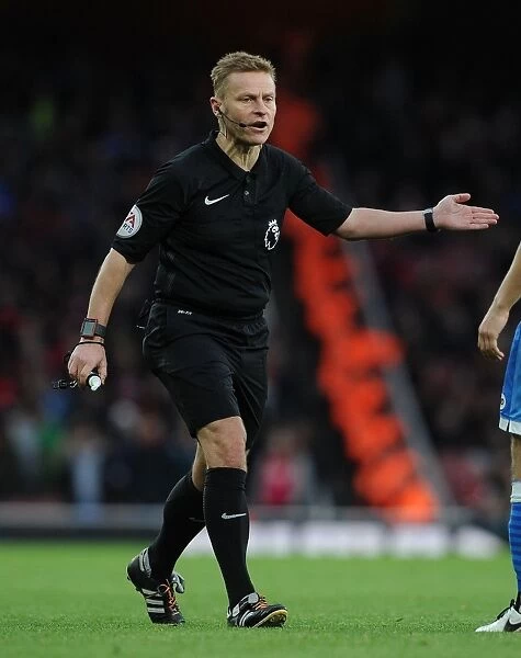 Mike Jones Referees Arsenal vs AFC Bournemouth in Premier League Clash at Emirates Stadium (2016 / 17)