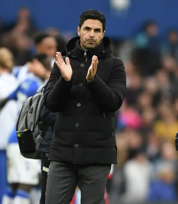 Framed Print : Mikel Arteta Applauds Arsenal Fans at Everton Match, Premier League 2022-23