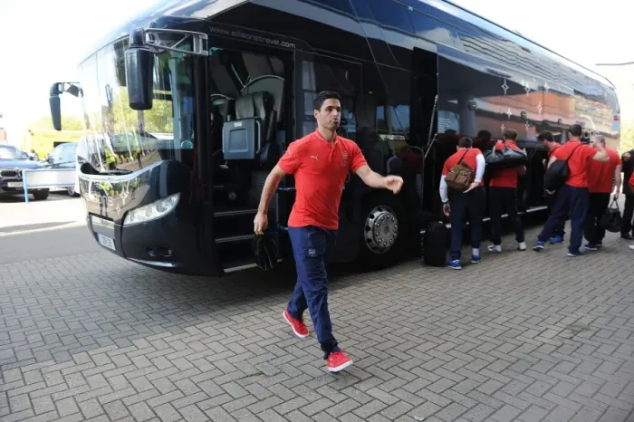 Framed Print : Mikel Arteta Arrives at Leicester's King Power Stadium Ahead of Arsenal's Premier League Showdown (2015 / 16) Framed Print : Mikel Arteta Arrives at Leicester's King Power Stadium Ahead of Arsenal's Premier League Showdown (2015 / 16)