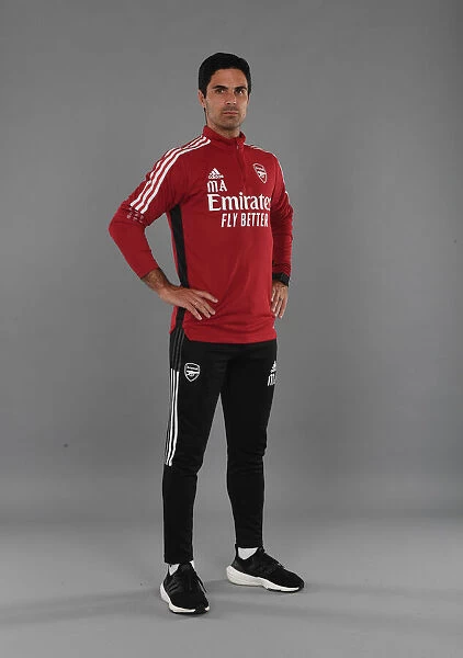 Mikel Arteta at Arsenal 2021-22 First Team Photocall