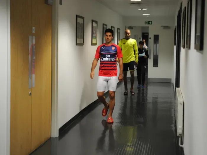 Framed Print : Mikel Arteta: Arsenal Captain Before Arsenal v Tottenham Hotspur (2014-15)