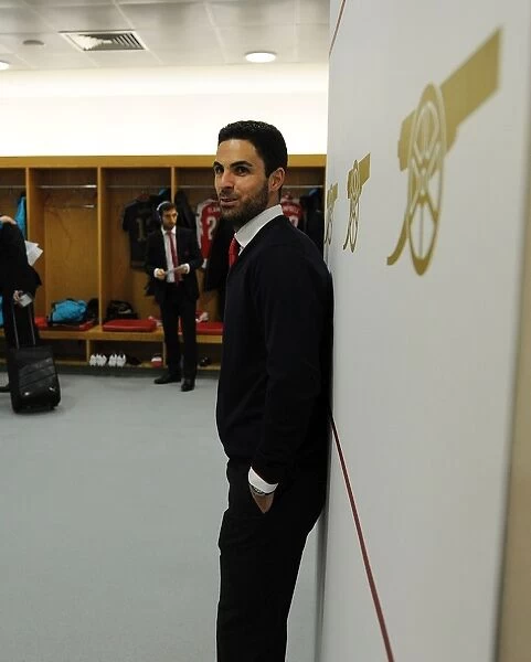 Mikel Arteta in Arsenal Changing Room: Preparing for the Arsenal vs. Barcelona Clash, UEFA Champions League 2015 / 16