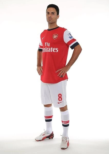 Mikel Arteta with Arsenal Squad at 2013-14 Team Photocall