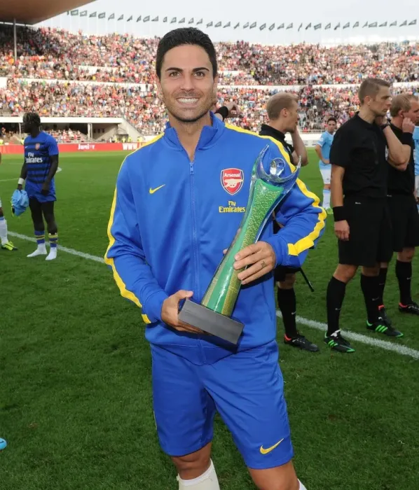 Framed Print : Mikel Arteta - Arsenal vs Manchester City Pre-Season Clash in Helsinki, 2013