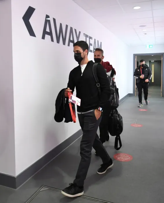 Framed Print : Mikel Arteta Before Brentford vs Arsenal Premier League Clash (2021-22) Framed Print : Mikel Arteta Before Brentford vs Arsenal Premier League Clash (2021-22)