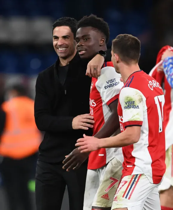Framed Print : Mikel Arteta and Bukayo Saka Celebrate Arsenal's Win at Chelsea (2021-22)