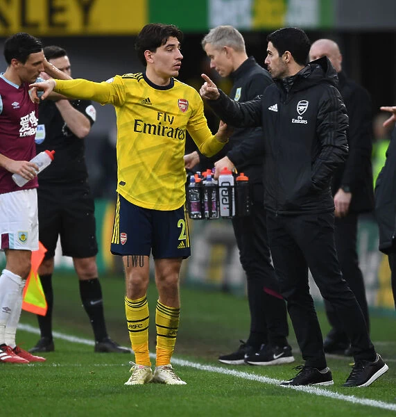 Mikel Arteta Coaches Arsenal at Burnley: Premier League Clash (2019-20)