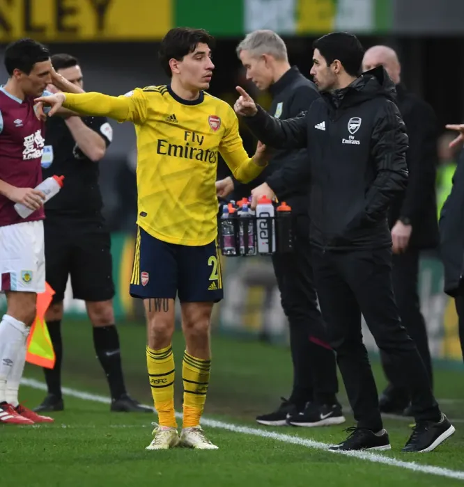 Framed Print : Mikel Arteta Coaches Arsenal at Burnley: Premier League Clash (2019-20) Framed Print : Mikel Arteta Coaches Arsenal at Burnley: Premier League Clash (2019-20)