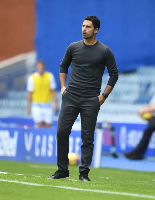 Framed Print : Mikel Arteta Guides Arsenal in Pre-Season Battle at Ibrox Stadium (Glasgow Rangers vs Arsenal 2021-22)
