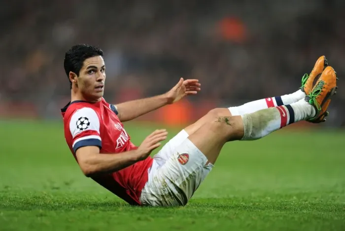 Framed Print : Mikel Arteta Leads Arsenal in Champions League Battle against Schalke 04 (2012) Framed Print : Mikel Arteta Leads Arsenal in Champions League Battle against Schalke 04 (2012)