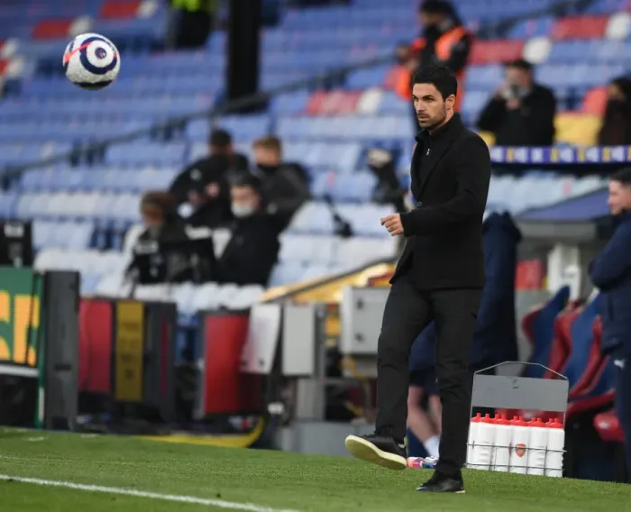 Framed Print : Mikel Arteta Leads Arsenal at Crystal Palace in Premier League Showdown