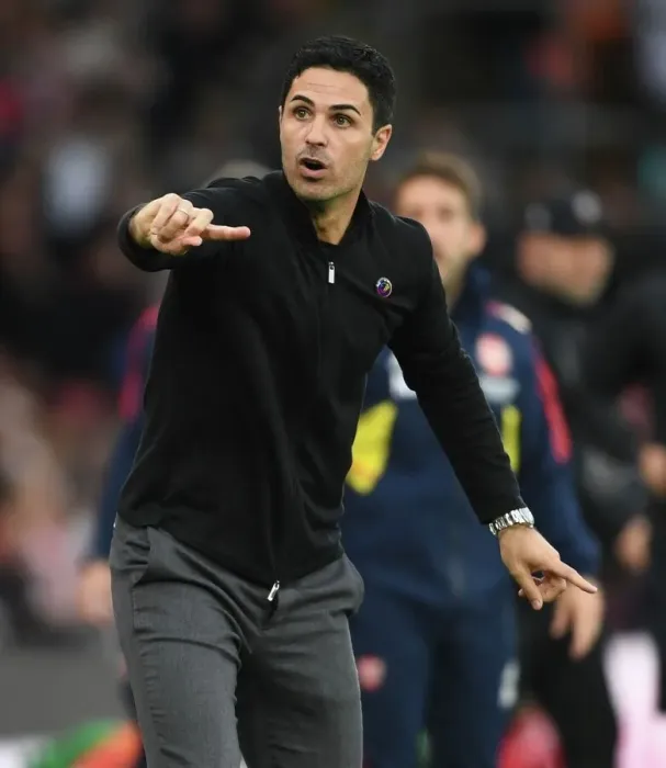 Framed Print : Mikel Arteta Leads Arsenal Against Southampton in Premier League Clash