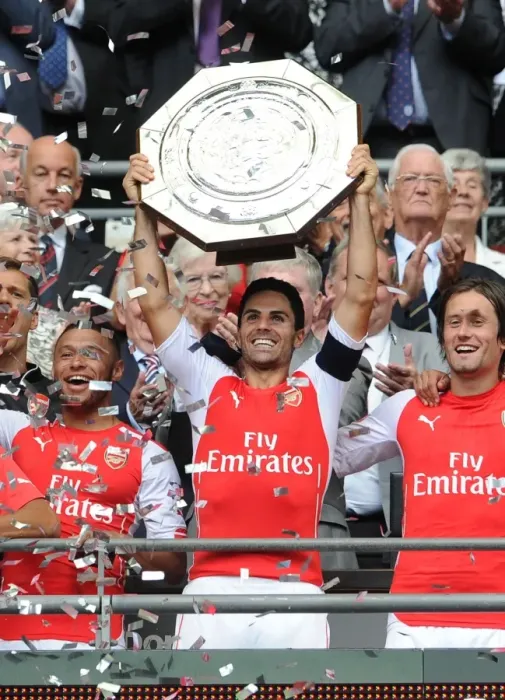 Framed Print : Mikel Arteta Lifts FA Community Shield for Arsenal after Manchester City Victory, 2014
