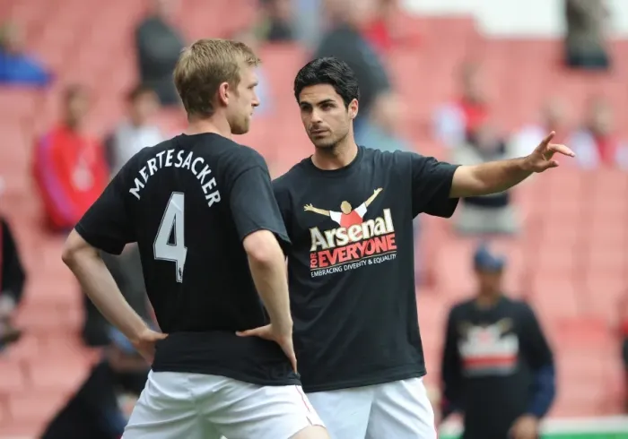 Framed Print : Mikel Arteta and Per Mertesacker (Arsenal) warm up in thier Arsenal for Everyone T Shirt