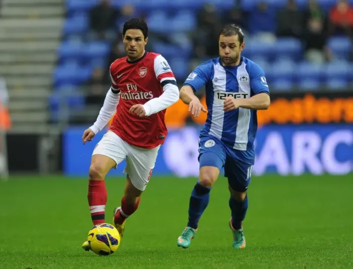Framed Print : Mikel Arteta Outruns Shaun Maloney: Wigan Athletic vs Arsenal, Premier League, 2012 Framed Print : Mikel Arteta Outruns Shaun Maloney: Wigan Athletic vs Arsenal, Premier League, 2012