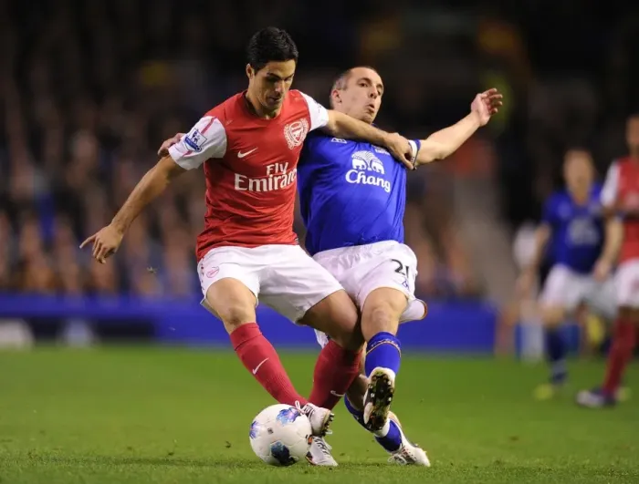 Framed Print : Mikel Arteta Outsmarts Leon Osman: A Premier League Clash between Everton and Arsenal, 2011-12