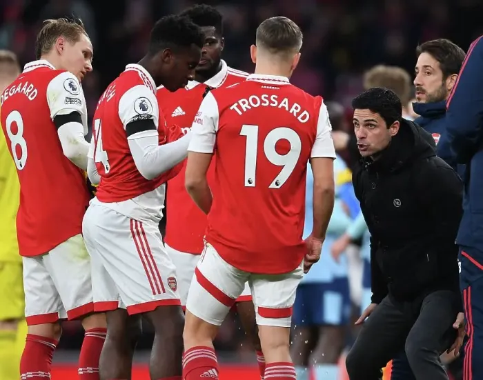 Framed Print : Mikel Arteta Rallies Arsenal Team During Intense Arsenal vs Brentford Clash at Emirates Stadium
