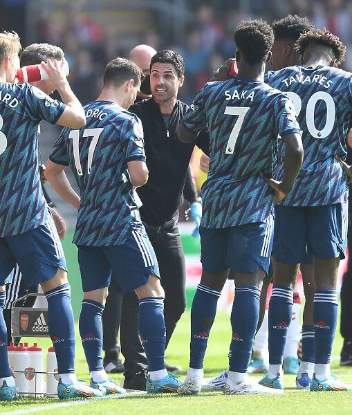 Mikel Arteta Rallies Arsenal Team During Southampton Match, 2021-22 Premier League