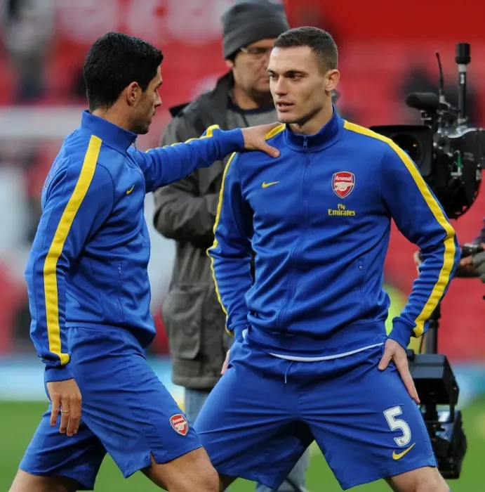 Framed Print : Mikel Arteta and Thomas Vermaelen: Pre-Match Conversation (Manchester United vs Arsenal, 2013-14) Framed Print : Mikel Arteta and Thomas Vermaelen: Pre-Match Conversation (Manchester United vs Arsenal, 2013-14)