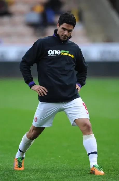 Framed Print : Mikel Arteta Warms Up in Kick It Out Shirt: Norwich City vs. Arsenal, 2012-13
