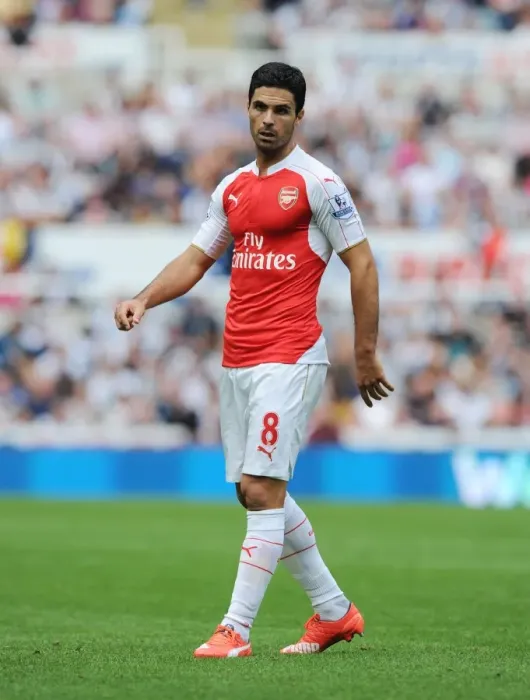 Framed Print : Mikel Arteta's Intense Focus: Arsenal vs Newcastle United (2015-16) Framed Print : Mikel Arteta's Intense Focus: Arsenal vs Newcastle United (2015-16)