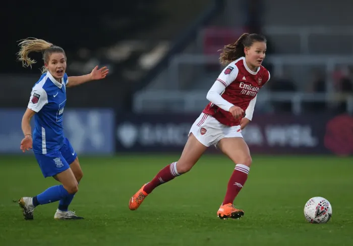 Framed Print : Milan Gut in Action: Arsenal Women vs Birmingham City Women - Barclays FA WSL Clash at Meadow Park