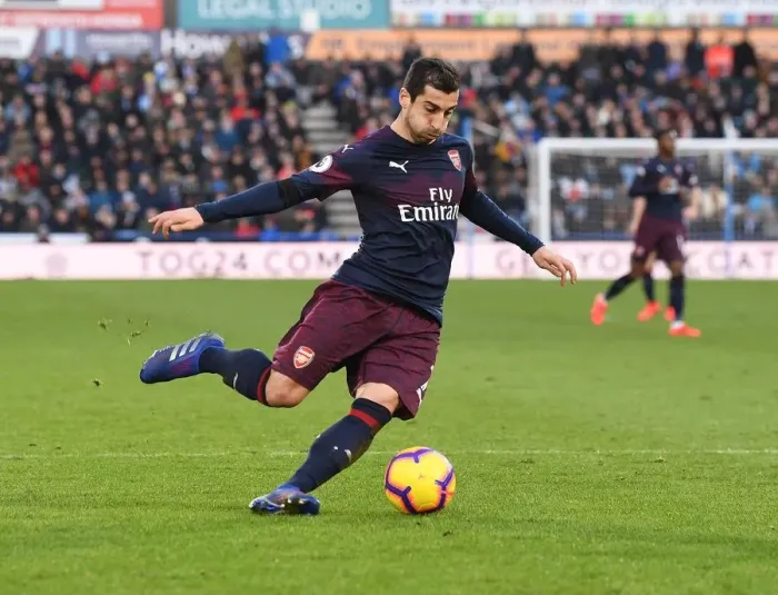 Framed Print : Mkhitaryan in Action: Arsenal vs. Huddersfield, Premier League