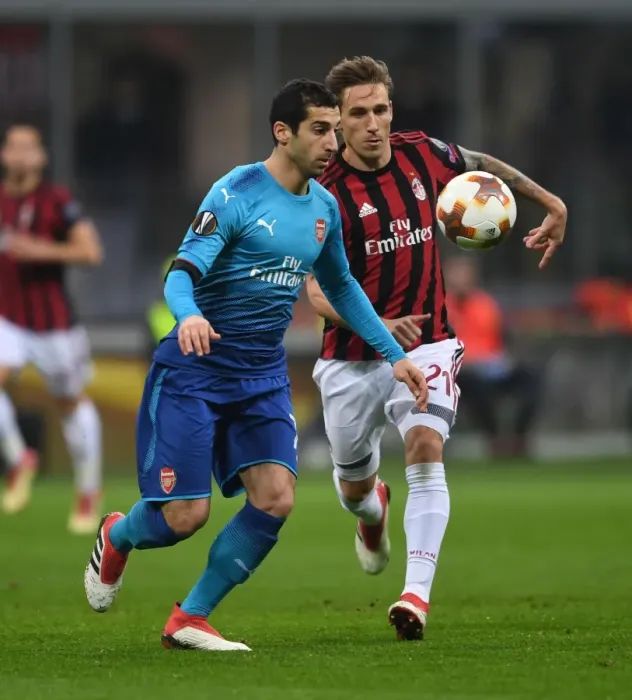 Framed Print : Mkhitaryan vs Biglia: Battle in the Europa League - AC Milan vs Arsenal Framed Print : Mkhitaryan vs Biglia: Battle in the Europa League - AC Milan vs Arsenal