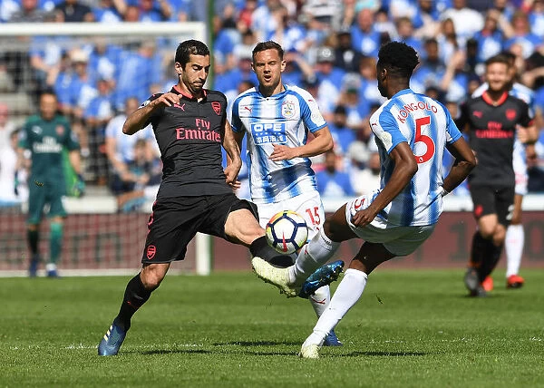 Mkhitaryan vs. Kongolo: Intense Battle for Ball Possession - Huddersfield Town vs. Arsenal (2017-18)