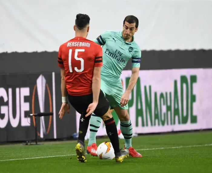 Framed Print : Mkhitaryan's Nutmeg: Arsenal vs. Stade Rennais, UEFA Europa League Round of 16 First Leg