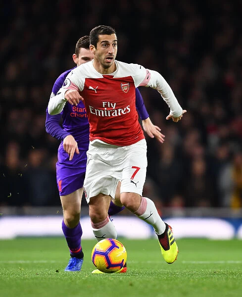 Mkhitaryan's Slick Move: Outsmarting Robertson in Arsenal's Thrilling Battle against Liverpool, 2018-19