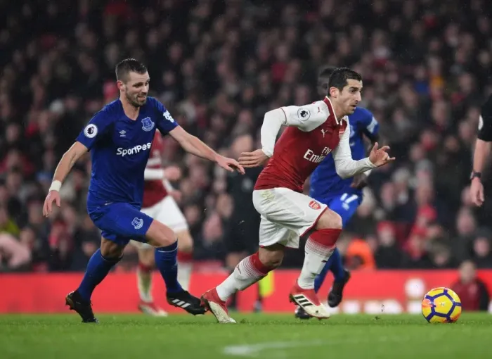 Framed Print : Mkhitaryan's Slick Move: Outsmarting Schneiderlin in Arsenal's Victory over Everton Framed Print : Mkhitaryan's Slick Move: Outsmarting Schneiderlin in Arsenal's Victory over Everton