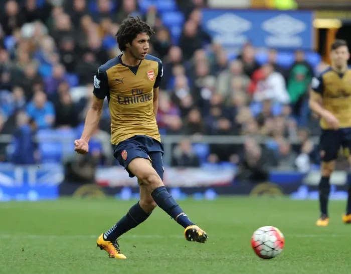 Framed Print : Mohamed Elneny: In Action Against Everton in Premier League 2015-16