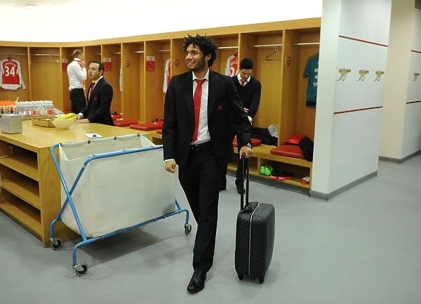 Mohamed Elneny in Arsenal Changing Room Before Arsenal vs Leicester City (2015-16)