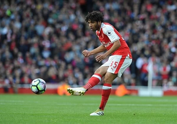 Mohamed Elneny: Arsenal's Midfield Maestro in Action Against Middlesbrough, Premier League 2016-17