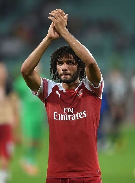 Mohamed Elneny Celebrates with Arsenal Fans after Qarabag Victory, Europa League 2018-19