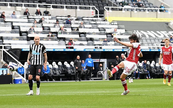 Mohamed Elneny Scores the Winning Goal: Arsenal's Triumph at Newcastle United (Premier League 2021, Behind Closed Doors)