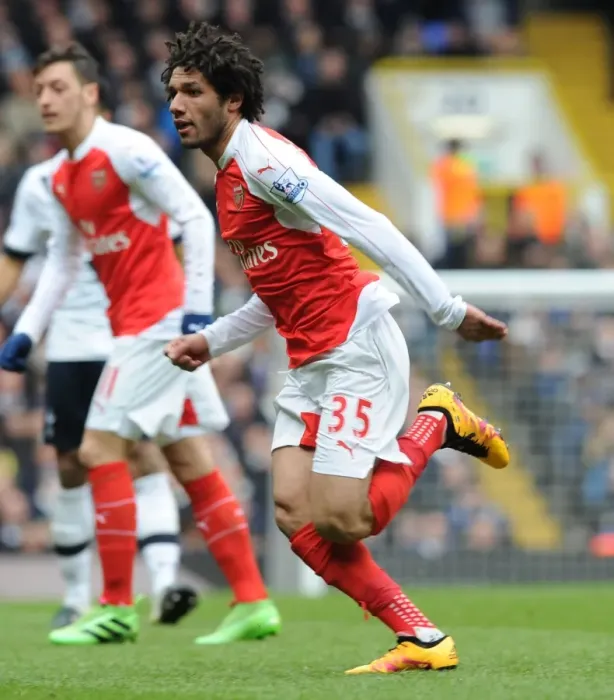 Framed Print : Mohamed Elneny's Unwavering Focus: Arsenal vs. Tottenham Hotspur, Premier League 2015-16