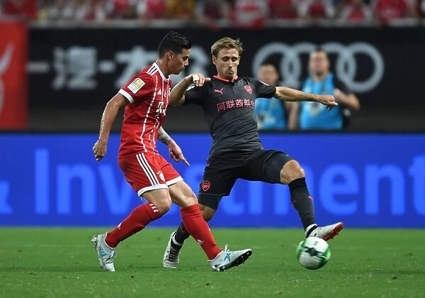 Monreal vs Rodriguez: A Football Rivalry Erupts - Arsenal vs Bayern Munich