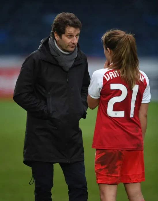 Framed Print : Montemurro and van de Donk: Arsenal Ladies Celebrate Victory over Reading FC