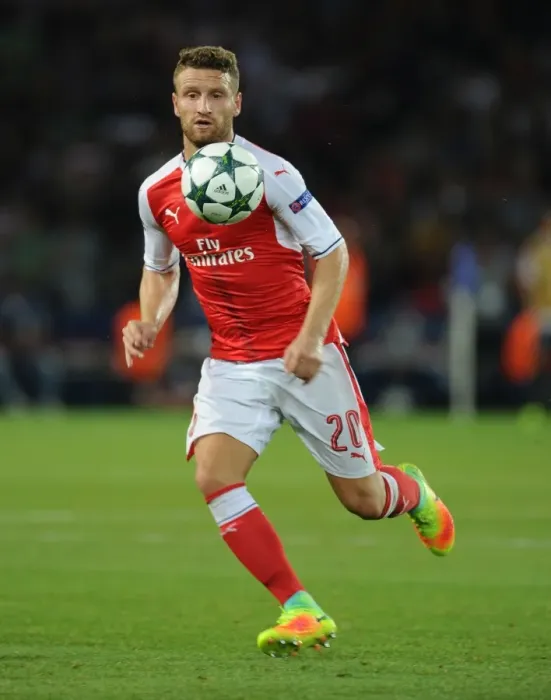 Framed Print : Mustafi in Action: Arsenal vs. Paris Saint-Germain, UEFA Champions League 2016-17
