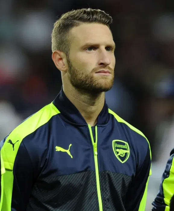 Framed Print : Mustafi in Action: Arsenal vs. Paris Saint-Germain, UEFA Champions League 2016-17 Framed Print : Mustafi in Action: Arsenal vs. Paris Saint-Germain, UEFA Champions League 2016-17
