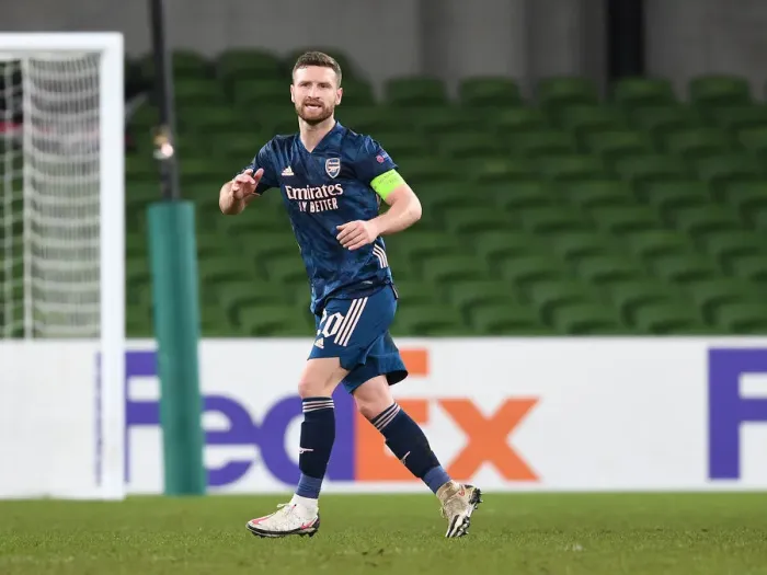 Framed Print : Mustafi in Action: Arsenal's Defender Shines in Dundalk UEFA Europa League Clash
