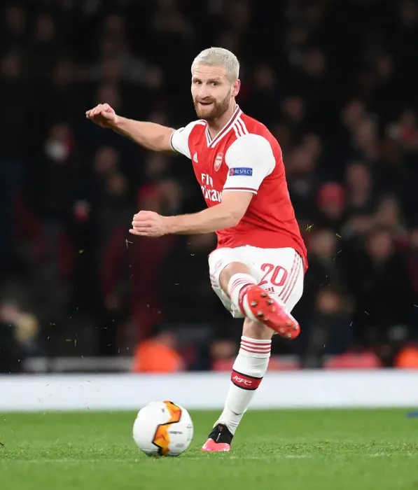 Framed Print : Mustafi in Focus: Arsenal's Showdown Against Olympiacos in Europa League Framed Print : Mustafi in Focus: Arsenal's Showdown Against Olympiacos in Europa League