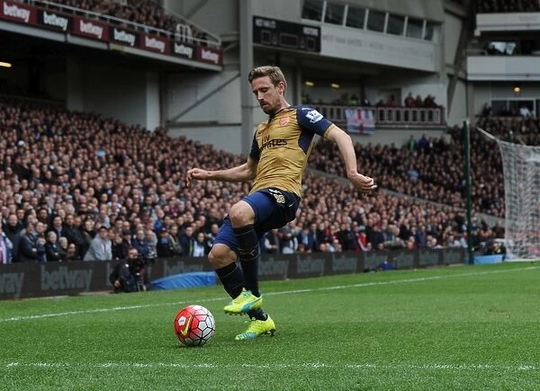 Nacho Monreal in Action: Arsenal vs. West Ham United, Premier League 2015-16