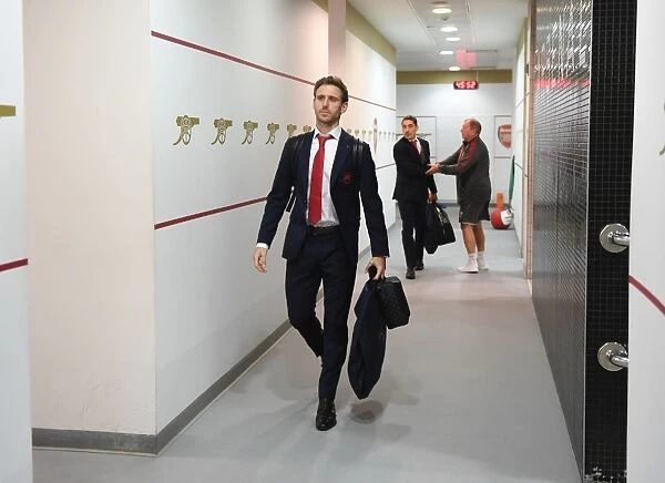 Nacho Monreal in Arsenal Changing Room Before Arsenal vs Liverpool (2017-18)