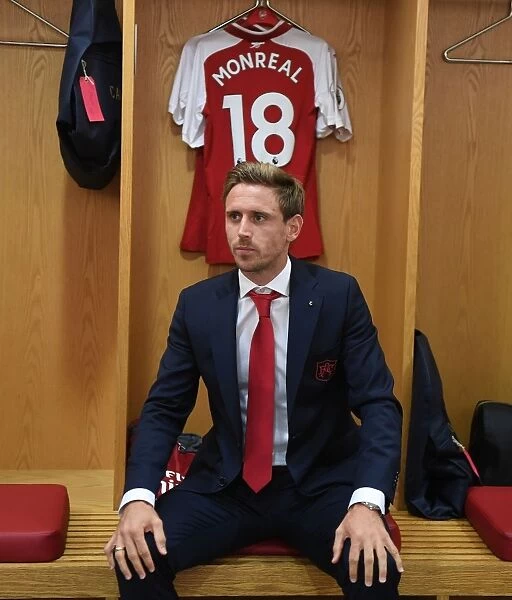 Nacho Monreal in Arsenal's Home Changing Room Before Arsenal vs Leicester City, Premier League 2017-18