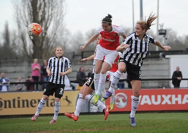 Natalia Pablos Sanchon scores Arsenal Ladies 2nd goal under pressure from Sophie