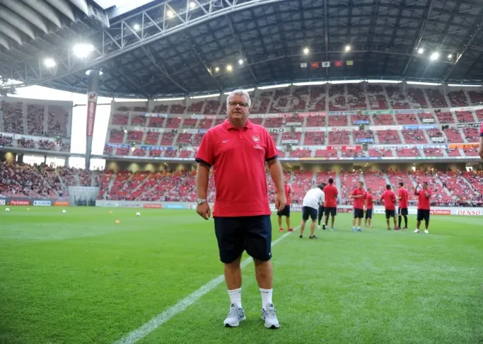 Framed Print : Neil Banfield (Arsenal 1st Team Coach). Nagoya Grampus 1: 3 Arsenal. Pre Season Friendly