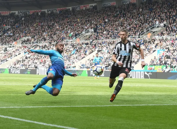Framed Print : Newcastle United v Arsenal - Premier League